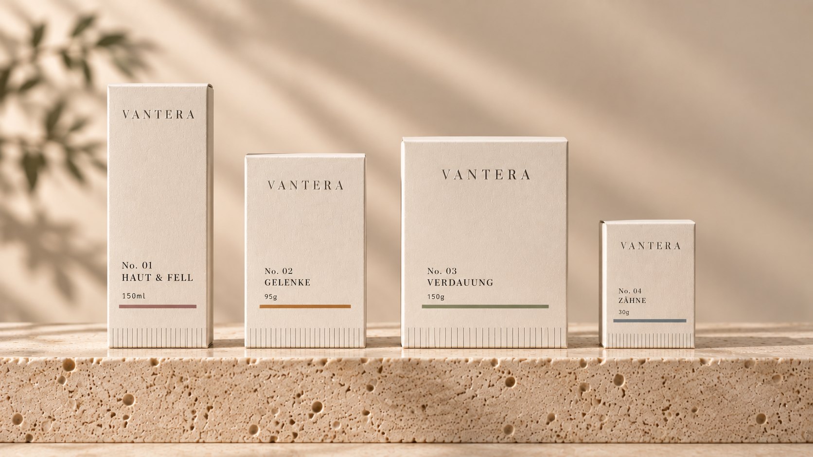 Stillleben der Wirkstoffe der vier Vantera-Produkte in Apothekengläsern